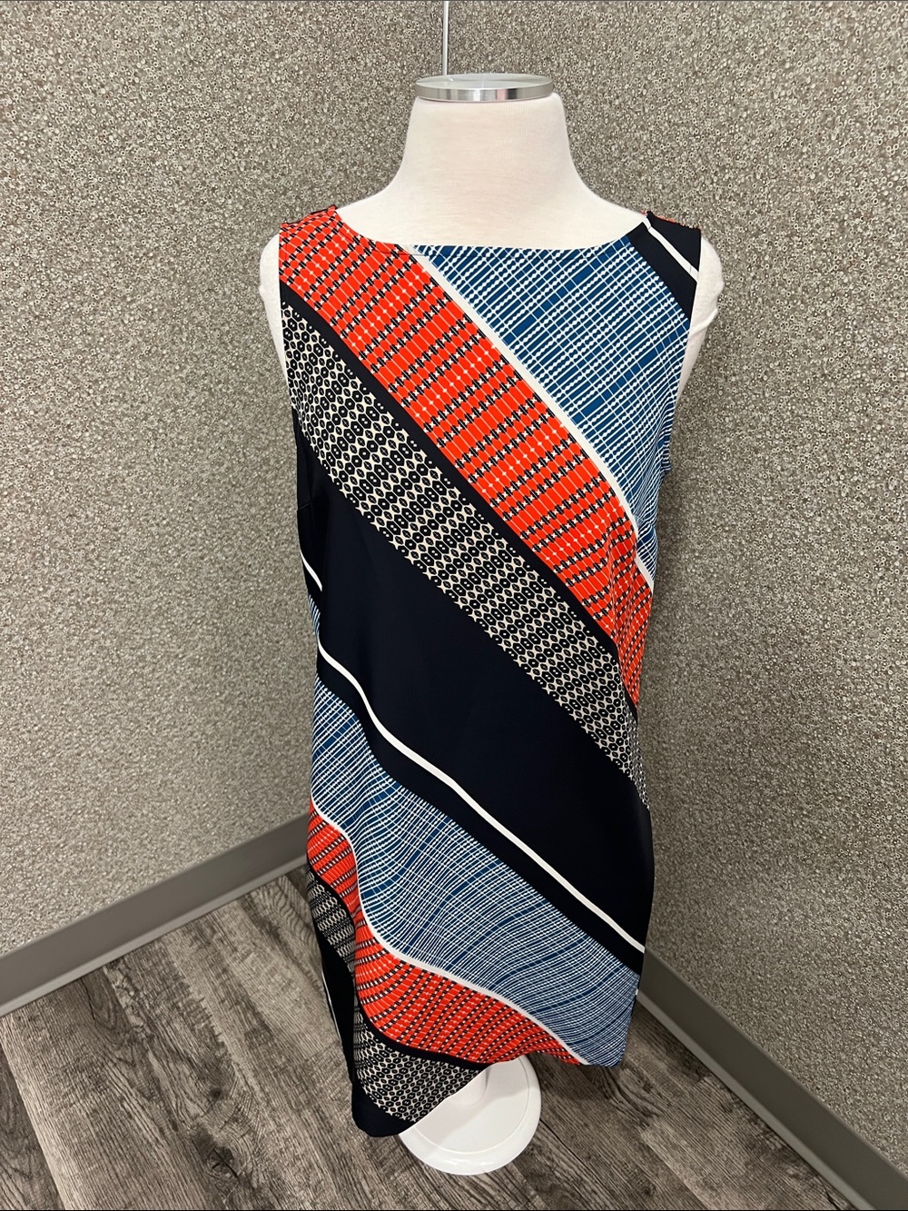 Ann Taylor Sleeveless Shift Feature Bold Diagonal Stripe Black Red & Blue Size 8